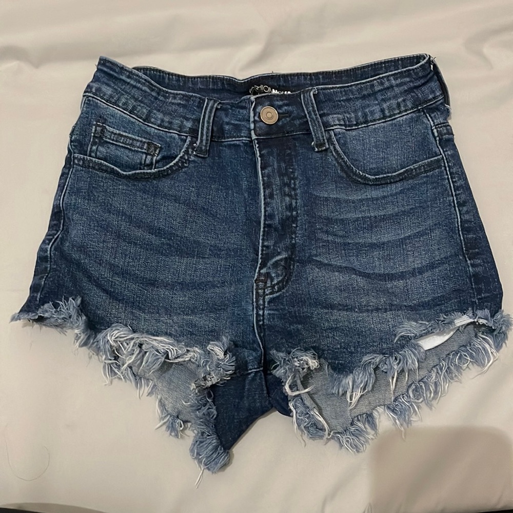 Fashion nova blue Jean shorts, frindged edges, SIZE 5
